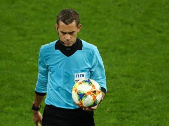 Leitet das Spiel des FC Bayern München gegen den FC Chelsea: Referee Clément Turpin. Foto: Christian Charisius/dpa Leitet das Spiel des FC Bayern München gegen den FC Chelsea: Referee Clément Turpin. Foto: Christian Charisius/dpa