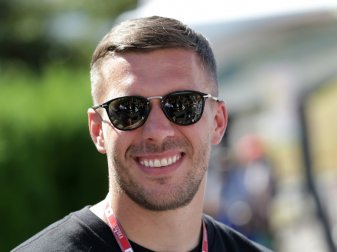 Podolski traf in der 80. Minute zum 2:1 Siegtreffer Podolski traf in der 80. Minute zum 2:1 Siegtreffer