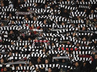 Beim Montagsspiel gegen Union Berlin soll der Stehplatzbereich in Frankfurt leer bleiben. Foto: Arne Dedert/dpa Beim Montagsspiel gegen Union Berlin soll der Stehplatzbereich in Frankfurt leer bleiben. Foto: Arne Dedert/dpa