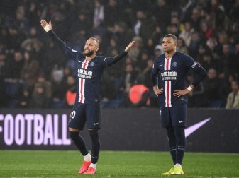 Neymar sah nach wiederholten Foulspiels Gelb-Rot Neymar sah nach wiederholten Foulspiels Gelb-Rot