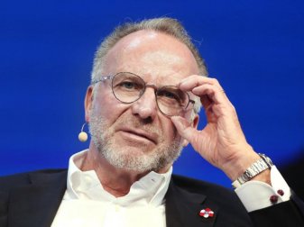 Der Vorstandsvorsitzende des FC Bayern München, Karl-Heinz Rummenigge, erwartet gegen den FC Chelsea das Weiterkommen. Foto: Roland Weihrauch/dpa Der Vorstandsvorsitzende des FC Bayern München, Karl-Heinz Rummenigge, erwartet gegen den FC Chelsea das Weiterkommen. Foto: Roland Weihrauch/dpa
