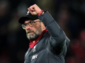 Liverpools Coach Jürgen Klopp bejubelt den 18. Sieg in Serie. Foto: Peter Byrne/PA Wire/dpa Liverpools Coach Jürgen Klopp bejubelt den 18. Sieg in Serie. Foto: Peter Byrne/PA Wire/dpa