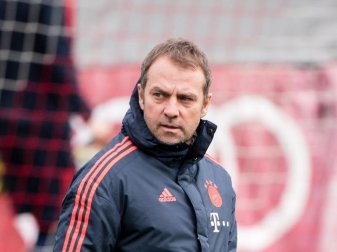 Bietet gegen den FC Chelsea wieder die zuletzt bewährte Formation auf: Trainer Hansi Flick. Foto: Matthias Balk/dpa Bietet gegen den FC Chelsea wieder die zuletzt bewährte Formation auf: Trainer Hansi Flick. Foto: Matthias Balk/dpa