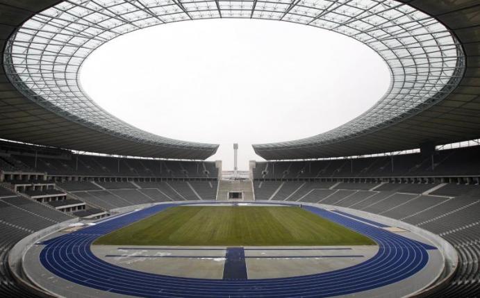 Im Falle einer Gefährdung von Spielern und Zuschauern können nur die lokalen Gesundheitsbehörden ein Spiel absagen. Foto: picture alliance / dpa