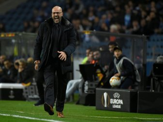Peter Bosz nimmt die Mehrfachbelastung gelassen Peter Bosz nimmt die Mehrfachbelastung gelassen