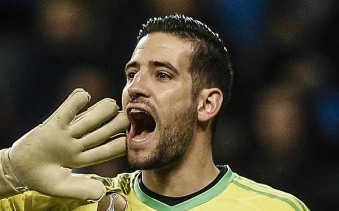 Wurde wegen rassistischer Äußerungen für acht Spiele gesperrt: Torwart Francisco «Kiko» Casilla. Foto: Enrique de la Fuente/Shot for pr/gtres/dpa