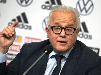 DFB-Präsident verurteilt Schmähplakate gegen Hopp DFB-Präsident verurteilt Schmähplakate gegen Hopp