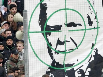 Den Fans ist vor allem die Kollektivstrafe ein Dorn im Auge. Foto: Roland Weihrauch/dpa Den Fans ist vor allem die Kollektivstrafe ein Dorn im Auge. Foto: Roland Weihrauch/dpa
