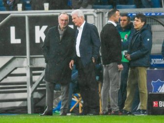 Seite an Seite: Bayern-Boss Karl-Heinz Rummenigge (l) und Hoffenheim-Mäzen Dietmar Hopp. Foto: Tom Weller/dpa Seite an Seite: Bayern-Boss Karl-Heinz Rummenigge (l) und Hoffenheim-Mäzen Dietmar Hopp. Foto: Tom Weller/dpa