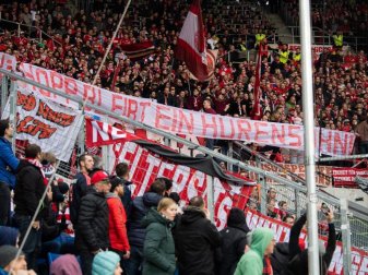 Hoffenheim-Mäzen Dietmar Hopp war am 24. Spieltag üblen Beleidigungen ausgesetzt. Foto: Tom Weller/dpa Hoffenheim-Mäzen Dietmar Hopp war am 24. Spieltag üblen Beleidigungen ausgesetzt. Foto: Tom Weller/dpa