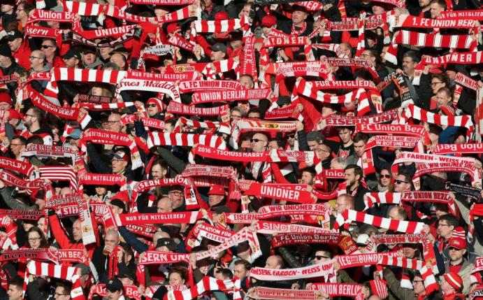 Auch beim Heimspiel von Union wurden Plakate gezeigt