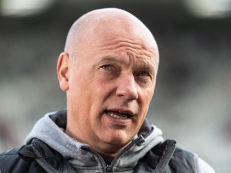 Trainer Uwe Rösler will mit Düsseldorf das Halbfinale erreichen. Foto: Patrick Seeger/dpa Trainer Uwe Rösler will mit Düsseldorf das Halbfinale erreichen. Foto: Patrick Seeger/dpa