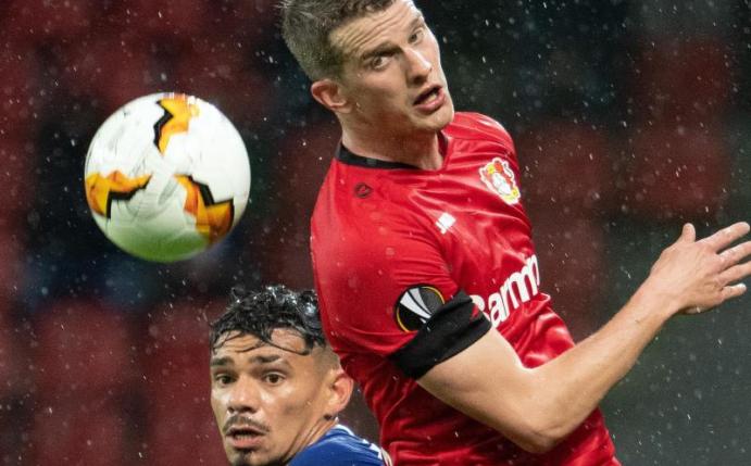 Fehlt Bayer Leverkusen im DFB-Pokal: Lars Bender. Foto: Federico Gambarini/dpa
