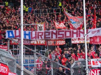 Die Fans des FC Bayern München hatten mit ihrem Banner gegen Hoffenheims Mäzen Dietmar Hopp für viel Ärger gesorgt. Foto: Tom Weller/dpa Die Fans des FC Bayern München hatten mit ihrem Banner gegen Hoffenheims Mäzen Dietmar Hopp für viel Ärger gesorgt. Foto: Tom Weller/dpa