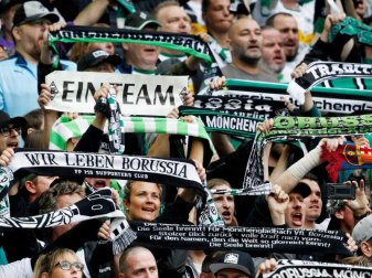Die Gladbacher Fans dürfen sich auf das Spiel gegen Borussia Dortmund freuen. Foto: Roland Weihrauch/dpa Die Gladbacher Fans dürfen sich auf das Spiel gegen Borussia Dortmund freuen. Foto: Roland Weihrauch/dpa