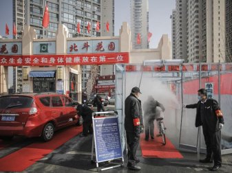 Auch in der chinesischen Stadt Tianjin wird gegen die Ausbreitung des Coronavirus gekämpft. Foto: Uncredited/CHINATOPIX/dpa Auch in der chinesischen Stadt Tianjin wird gegen die Ausbreitung des Coronavirus gekämpft. Foto: Uncredited/CHINATOPIX/dpa