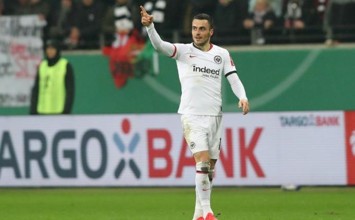 Umstrittenes Foulspiel gegen Ömer Toprak: Filip Kostic