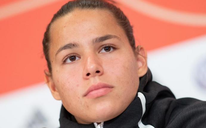 Lena Oberdorf ist die neue Abwehrchefin der deutschen Frauen-Nationalmannschaft. Foto: Sebastian Gollnow/dpa