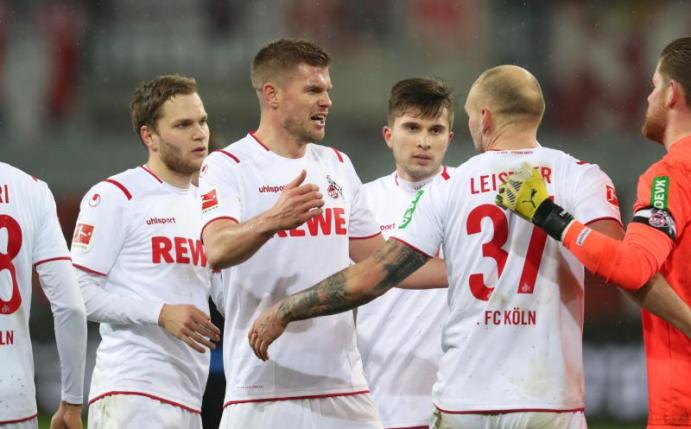 Die Spieler des 1. FC Köln können auch in Paderborn dreifach punkten. Foto: Friso Gentsch/dpa