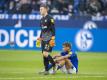 Die Schalker Markus Schubert (l) und Jean-Clair Todibo sind nach dem 1:1 gegen Hoffenheim enttäuscht. Foto: David Inderlied/dpa