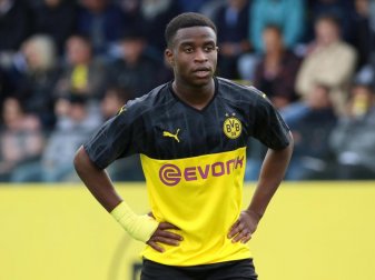 BVB-Stürmer Youssoufa Moukoko sorgt im Nachwuchsbereich für Aufsehen. Foto: Revierfoto/dpa BVB-Stürmer Youssoufa Moukoko sorgt im Nachwuchsbereich für Aufsehen. Foto: Revierfoto/dpa