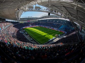 Zum Champions-League-Spiel gegen Tottenham Hotspur werden in der Leipziger Red Bull Arena mehr als 40.000 Zuschauer erwartet. Foto: Robert Michael/dpa-Zentralbild/dpa Zum Champions-League-Spiel gegen Tottenham Hotspur werden in der Leipziger Red Bull Arena mehr als 40.000 Zuschauer erwartet. Foto: Robert Michael/dpa-Zentralbild/dpa