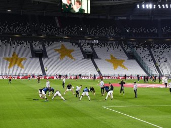 Die Partie zwischen Juventus Turin und Inter Mailand fand ohne Zuschauer statt. Foto: Marco Alpozzi/Lapresse via ZUMA Press/dpa Die Partie zwischen Juventus Turin und Inter Mailand fand ohne Zuschauer statt. Foto: Marco Alpozzi/Lapresse via ZUMA Press/dpa