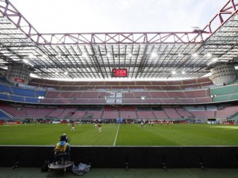 Wegen des neuartigen Coronavirus dürfen in Italien keine Zuschauer in die Stadien. Foto: Antonio Calanni/AP/dpa Wegen des neuartigen Coronavirus dürfen in Italien keine Zuschauer in die Stadien. Foto: Antonio Calanni/AP/dpa