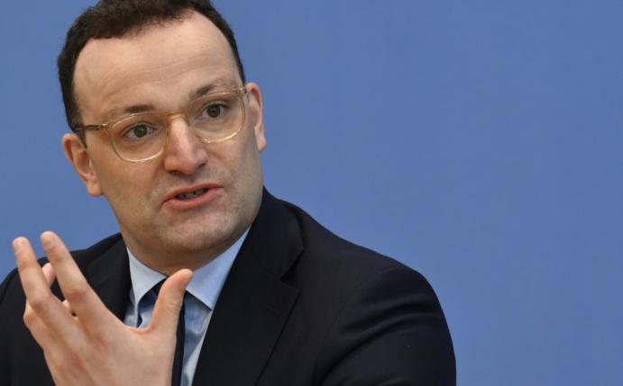 Jens Spahn ruft zu Absagen von Großveranstaltungen auf