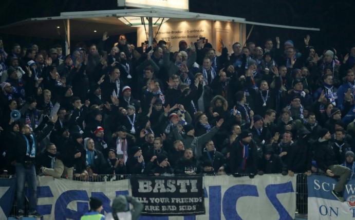 Hansa-Fans müssen sich demnächst Hände desinfizieren