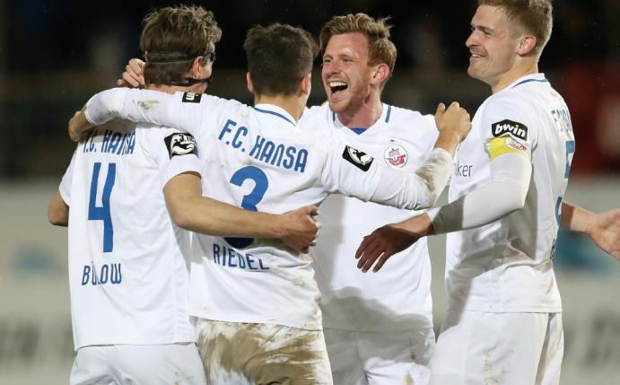 Rostock feiert Sieg gegen Braunschweig