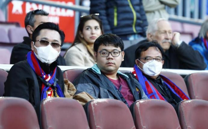 Beim Heimspiel des FC Barcelona werden keine Zuschauer sein. Foto: Joan Monfort/AP/dpa