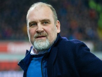 Schmadtke spricht sich für Absage von Länderspielen aus Schmadtke spricht sich für Absage von Länderspielen aus