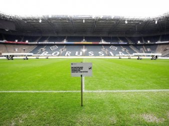 Das Wiederholungsspiel zwischen Borussia Mönchengladbach und dem 1. FC Köln findet in einem Borussia-Park ohne Zuschauer statt. Foto: Roland Weihrauch/dpa Das Wiederholungsspiel zwischen Borussia Mönchengladbach und dem 1. FC Köln findet in einem Borussia-Park ohne Zuschauer statt. Foto: Roland Weihrauch/dpa