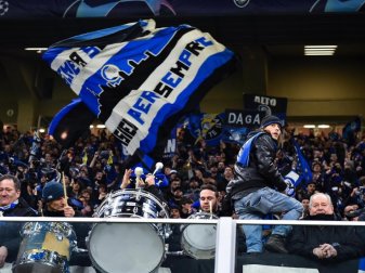 Die Fans von Atalanta spenden die gesparten Ticketkosten an ein Krankenhaus in ihrer Heimatstadt. Foto: Massimo Paolone/Lapresse via ZUMA Press/dpa Die Fans von Atalanta spenden die gesparten Ticketkosten an ein Krankenhaus in ihrer Heimatstadt. Foto: Massimo Paolone/Lapresse via ZUMA Press/dpa