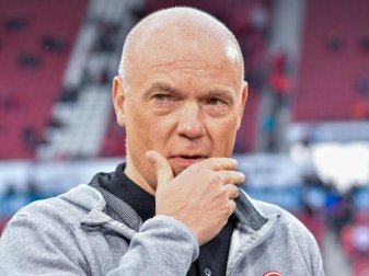 Muss sein Team auf das Geisterspiel gegen Paderborn vorbereiten: Fortuna-Coach Uwe Rösler. Foto: Torsten Silz/dpa Muss sein Team auf das Geisterspiel gegen Paderborn vorbereiten: Fortuna-Coach Uwe Rösler. Foto: Torsten Silz/dpa