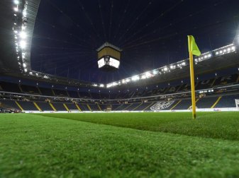Die Ränge im Frankfurter Stadion bleiben gegen den FC Basel nun doch leer. Foto: Arne Dedert/dpa Die Ränge im Frankfurter Stadion bleiben gegen den FC Basel nun doch leer. Foto: Arne Dedert/dpa