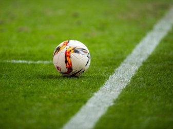 In den drei führenden dänischen Fußballligen werden alle Partien der kommenden beiden Wochen abgesagt. Foto: Lukas Schulze/dpa In den drei führenden dänischen Fußballligen werden alle Partien der kommenden beiden Wochen abgesagt. Foto: Lukas Schulze/dpa