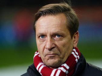 Horst Heldt, Geschäftsführer des 1.FC Köln, will keine Profis für die kommenden Länderspiele abstellen. Foto: Thomas Frey/dpa