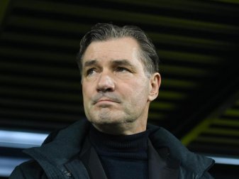 Plädiert für eine Absage von Bundesligaspielen: BVB-Sportdirektor Michael Zorc. Foto: Bernd Thissen/dpa Plädiert für eine Absage von Bundesligaspielen: BVB-Sportdirektor Michael Zorc. Foto: Bernd Thissen/dpa