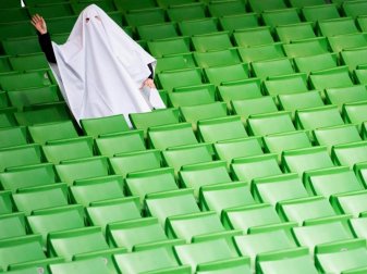 Der Coronavirus hat auch den Fußball fest im Griff. Foto: Georg Hochmuth/APA/dpa