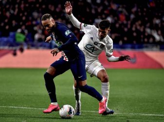 Auch PSG-Superstar Neymar (l) betrifft die Pause. Foto: Jeff Pachoud/AFP/dpa Auch PSG-Superstar Neymar (l) betrifft die Pause. Foto: Jeff Pachoud/AFP/dpa