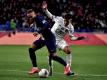 Auch PSG-Superstar Neymar (l) betrifft die Pause. Foto: Jeff Pachoud/AFP/dpa