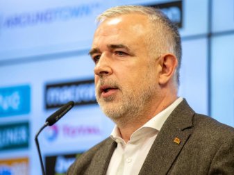 Musste einige Fragen beantworten: Union-Präsident Dirk Zingler. Foto: Andreas Gora/dpa Musste einige Fragen beantworten: Union-Präsident Dirk Zingler. Foto: Andreas Gora/dpa