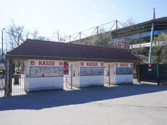 Trotz verschlossener Stadiontore gibt es bei Berlin virtuelle Spieltagsatmosphäre für die Union-Fans. Foto: Jörg Carstensen/dpa Trotz verschlossener Stadiontore gibt es bei Berlin virtuelle Spieltagsatmosphäre für die Union-Fans. Foto: Jörg Carstensen/dpa