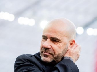 Fürchtet um den Abgang von Youngster Kai Havertz: Bayer-Coach Peter Bosz. Foto: Rolf Vennenbernd/dpa Fürchtet um den Abgang von Youngster Kai Havertz: Bayer-Coach Peter Bosz. Foto: Rolf Vennenbernd/dpa