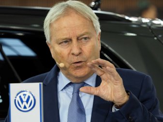 ÖFB-Präsident Leo Windtner spricht Trainingsverbot aus ÖFB-Präsident Leo Windtner spricht Trainingsverbot aus