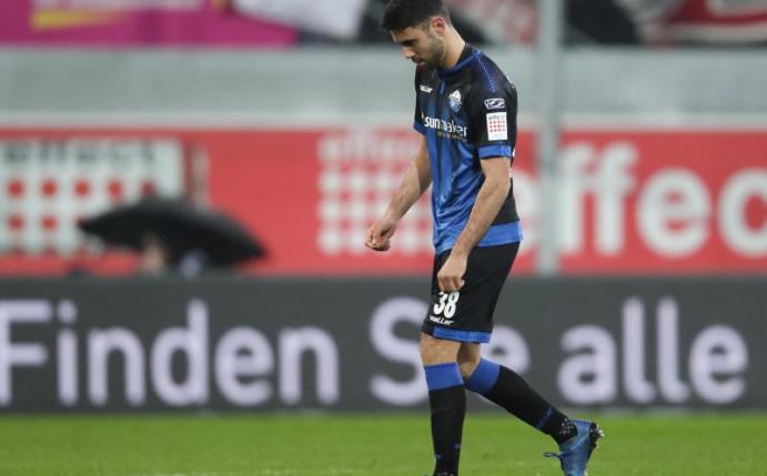 Der SC Paderborn um Gerrit Holtmann steht auf dem letzten Tabellenplatz der Bundesliga. Foto: Friso Gentsch/dpa
