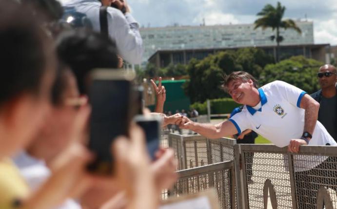 Brasiliens Präsident Jair Bolsonaro hält Absagen im Sport wegen der Coronavirus-Pandemie für «Hysterie». Foto: Jose Cruz/Agencia Brazil/dpa