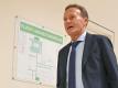 BVB-Geschäftsführer Hans-Joachim Watzke auf dem Weg zur DFL-Mitgliederversammlung. Foto: Arne Dedert/dpa